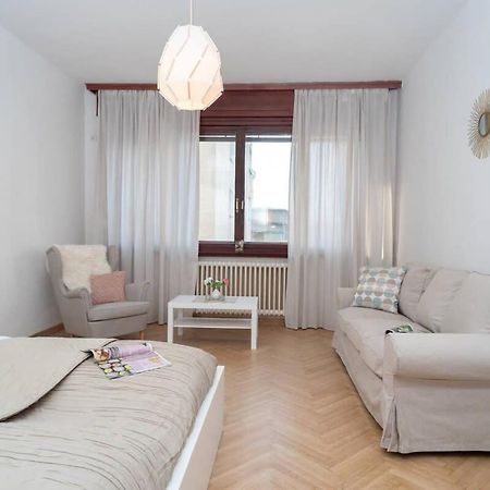 Convenient Apartment In The Heart Of Downtown Budapest Luaran gambar