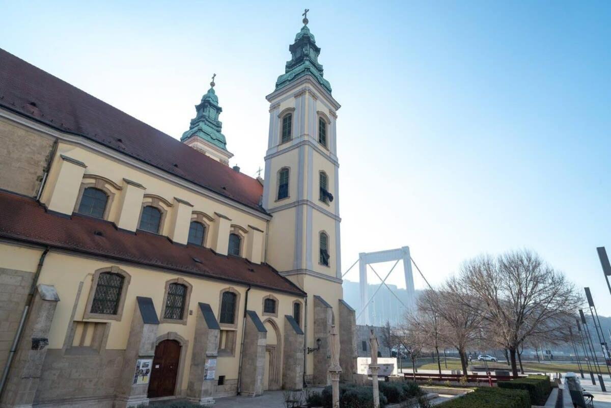 Convenient Apartment In The Heart Of Downtown Budapest Luaran gambar