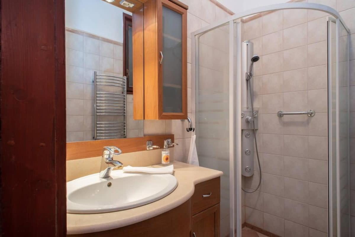 Convenient Apartment In The Heart Of Downtown Budapest Luaran gambar