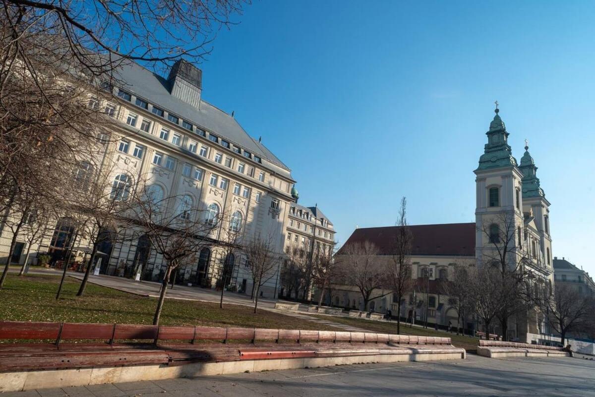 Convenient Apartment In The Heart Of Downtown Budapest Luaran gambar