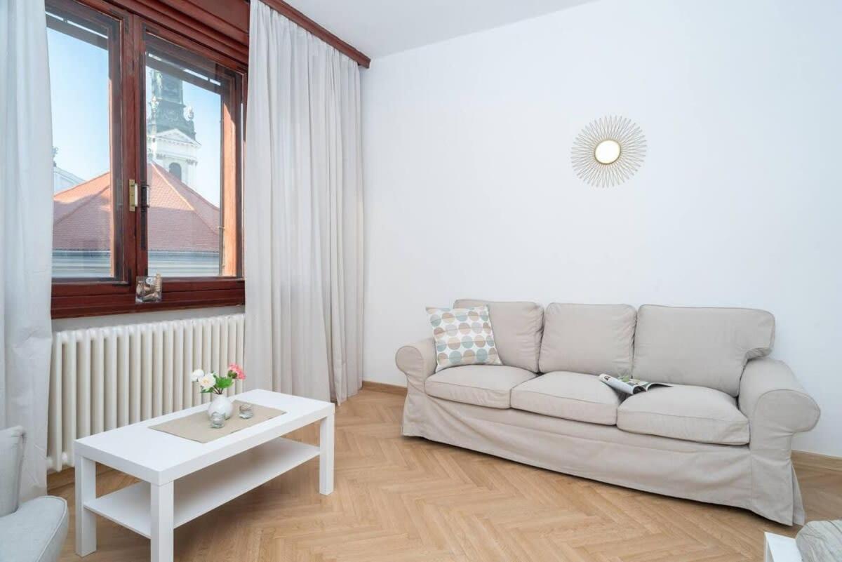 Convenient Apartment In The Heart Of Downtown Budapest Luaran gambar
